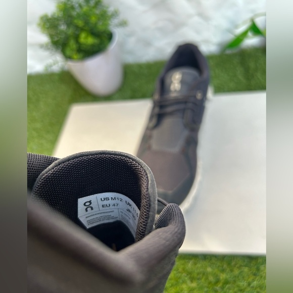 On Cloud 5 Sneakers in Black /white men size  12 gently used - Picture 15 of 16